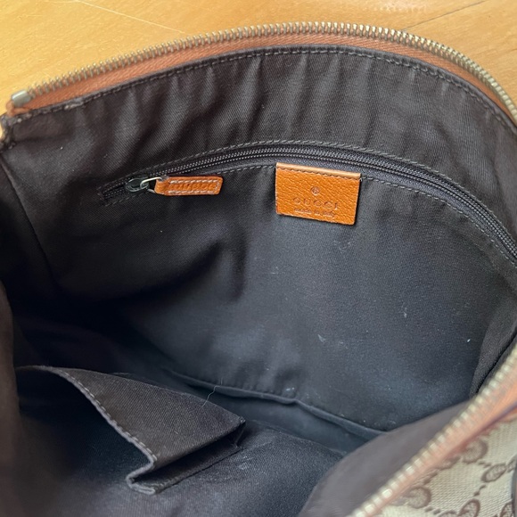 GUCCI 👜 vintage one shoulder handbag. Used and adored. Good condition. - Picture 8 of 11